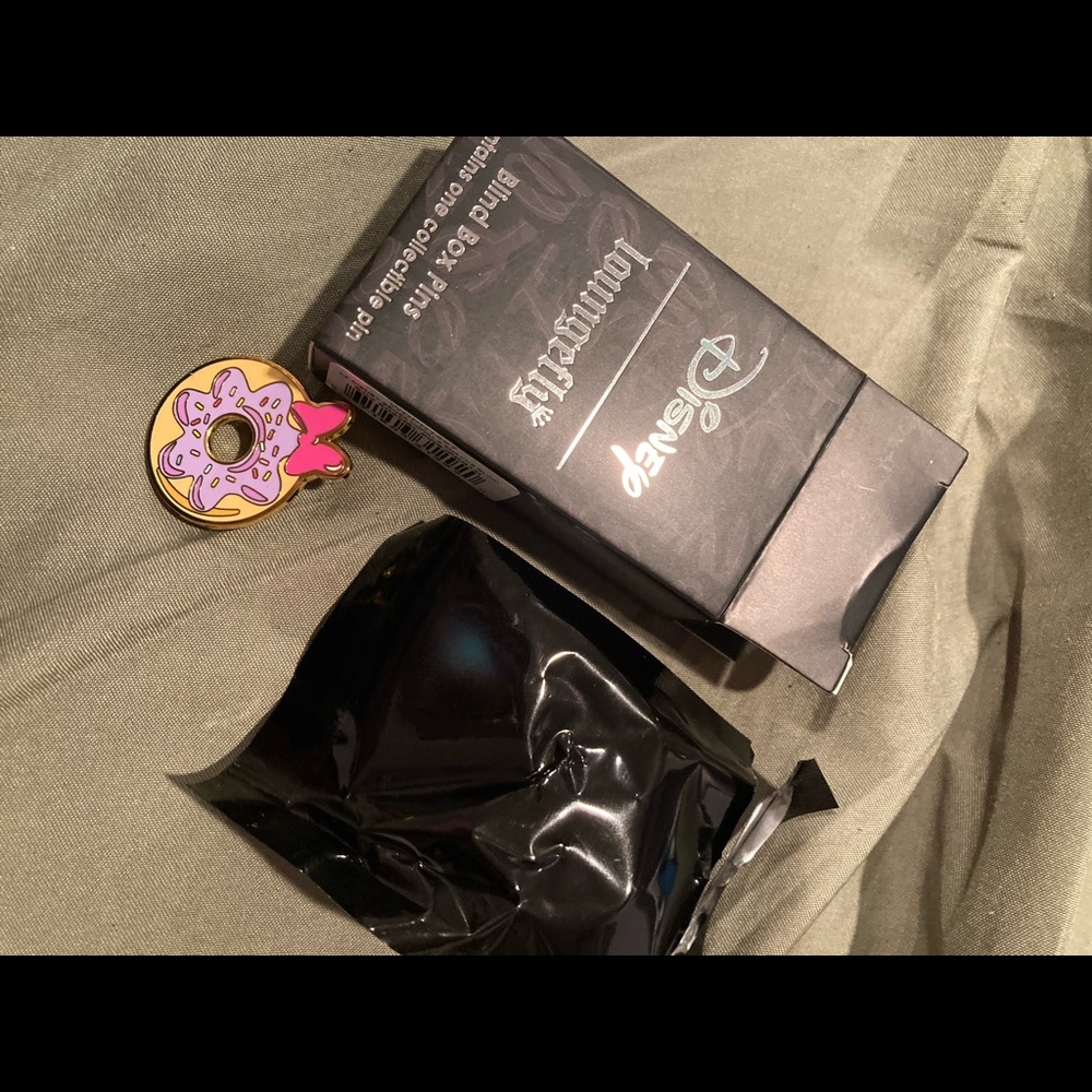 Disney Loungefly Sensational 6 Pin